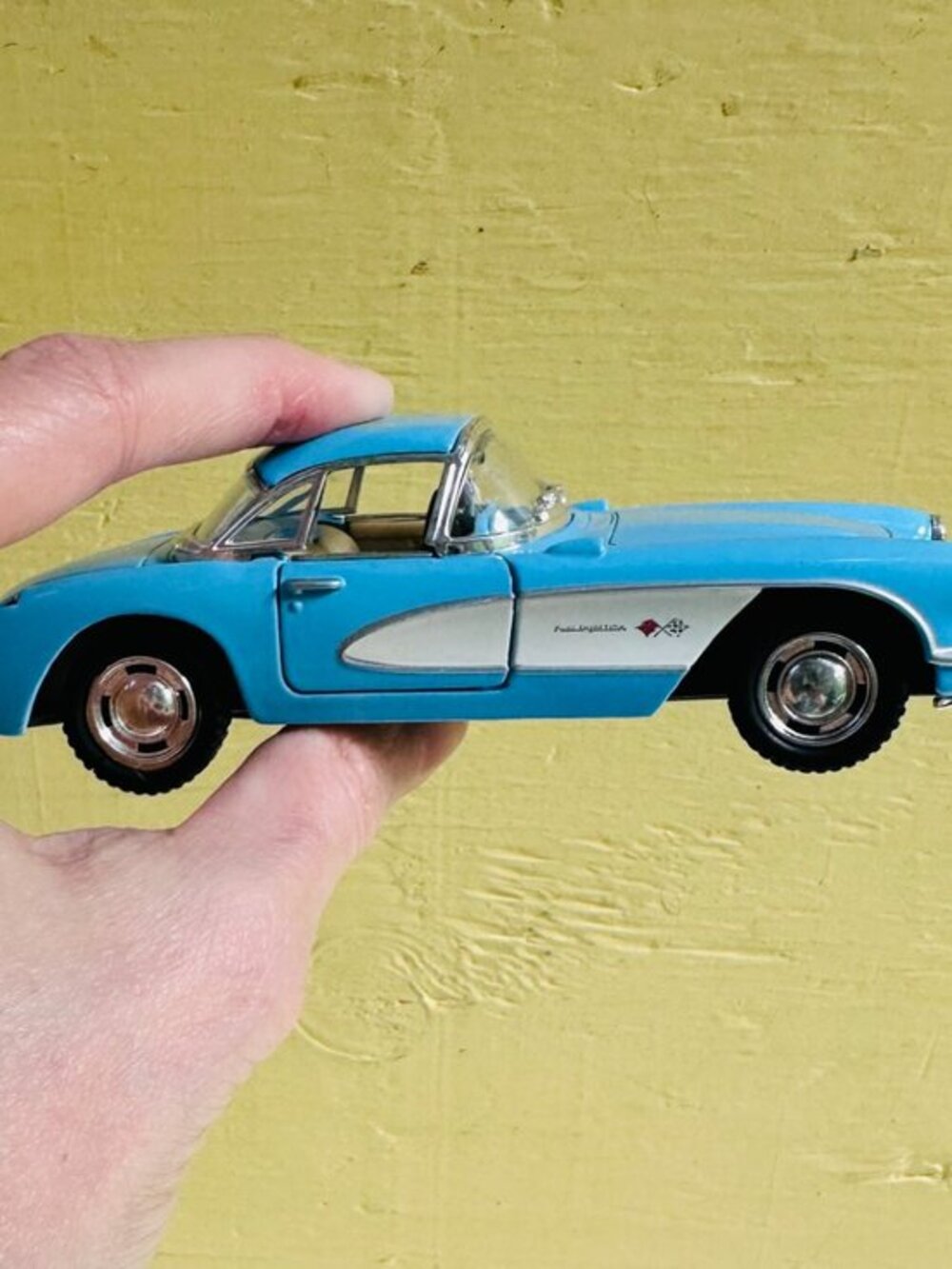 Kinsmart 1957 Chevrolet Corvette 1:34 Diecast Model Car Blue Pull Back Toy 5"